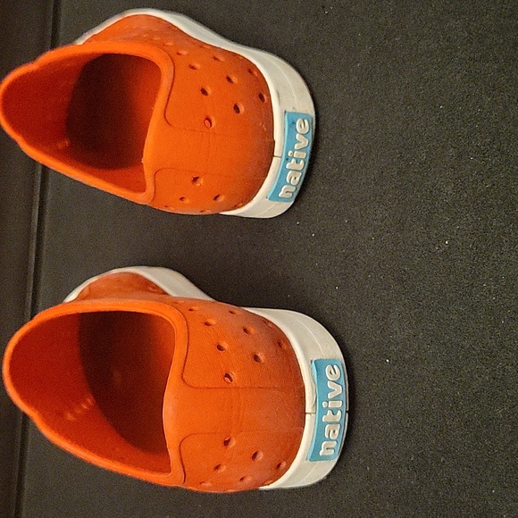 Native| Jefferson Slip on Disney Mini Mouse Shoe Size J2 - Picture 4 of 7